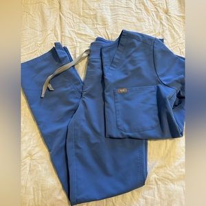 Figs set: XXS Catarina top and XXS cargo style pants